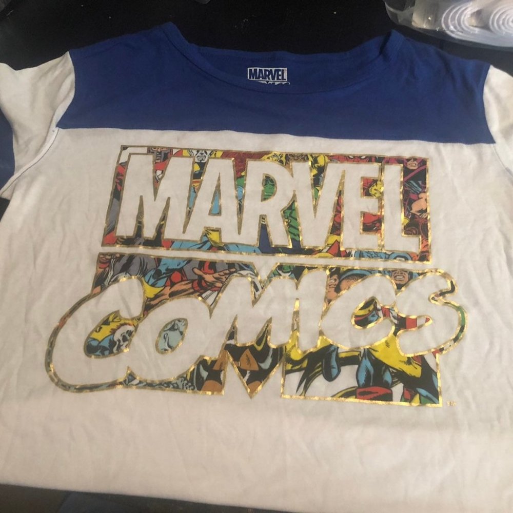 Womens marvel comics shirt NWT Large
